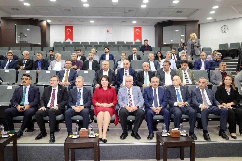 ADANA’DA FİNANSAL OKURYAZARLIK EĞİTİMİ GENÇLER VE EV HANIMLARINA ODAKLANIYOR