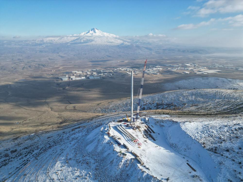 TÜRKİYE’DE BİR İLK: KAYSERİ’DE TOPLU ULAŞIM İÇİN RÜZGÂR ENERJİ SANTRALİ