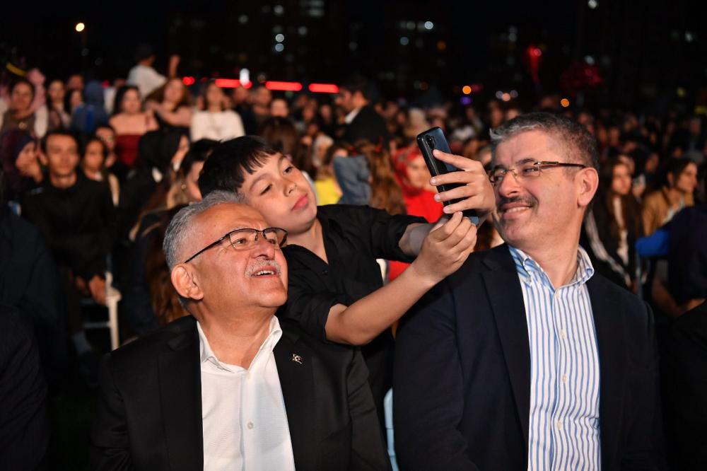 Başkan Büyükkılıç, 19 Mayıs'ta Gençlerle Bir Araya Geldi