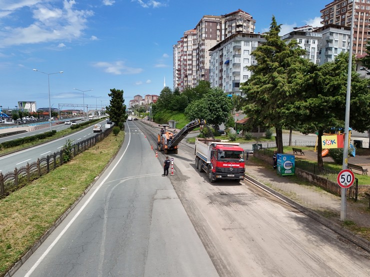 Rize'de Sahil Yolu Yenileniyor Çalışmaları Hız Kesmeden Devam Ediyor