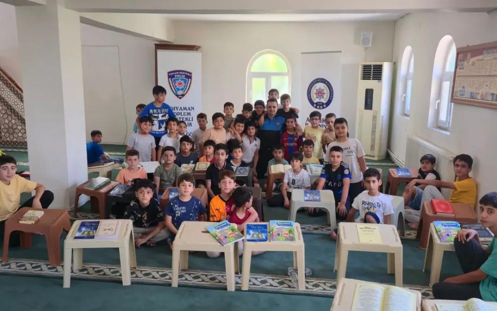 Adıyaman Polisi Yaz Kur’an Kursu Öğrencilerini Bilgilendirdi