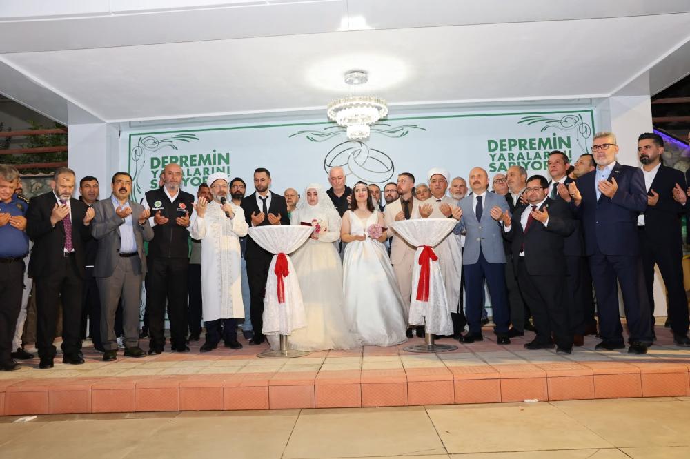 ADIYAMAN’DA 100 ÇİFT TOPLU NİKAH TÖRENİYLE EVLENDİ
