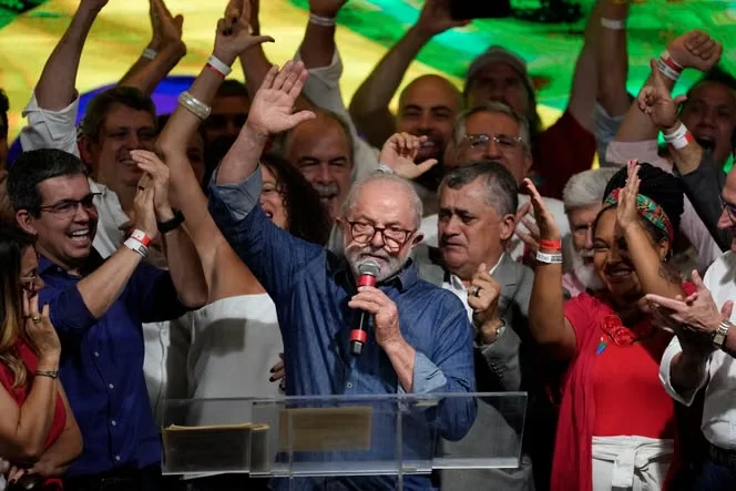 BREZİLYA'DA DEVLET BAŞKANLIĞI SEÇİMLERİNİ LUİZ INACİO LULA DA SİLVA KAZANDI